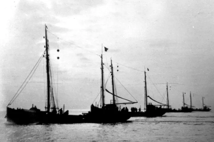 Fischkutter beim Kriegseinsatz