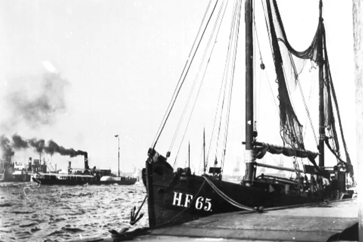 Fischkutter HF 65 in Altona