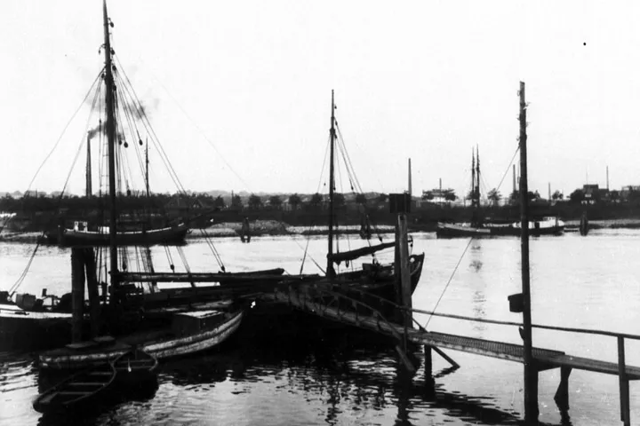 Fischkutter im Finkenwerder Fischereihafen