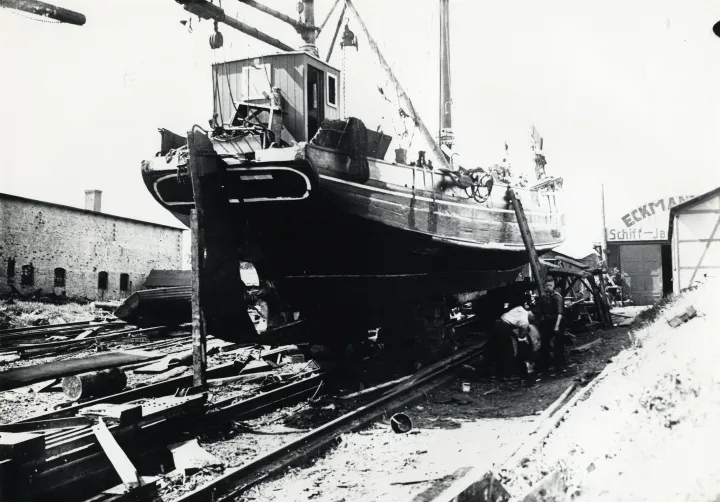 HF  Kutter a.d.Slip d. Eckmannswerft